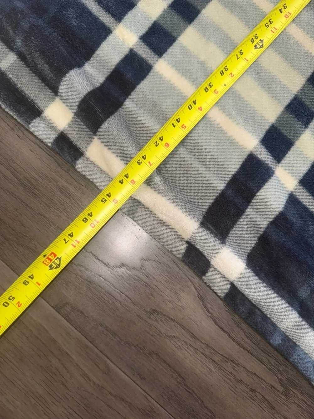 Sanctuary true luxury Cozy Blue Plaid Fleece Throw Blanket 57x45